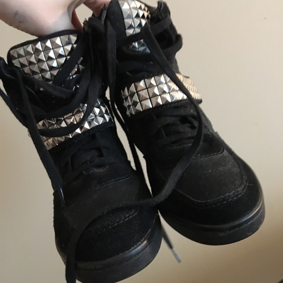 Steve Madden Black & Silver Hamilton Wedges - Picture 2 of 4